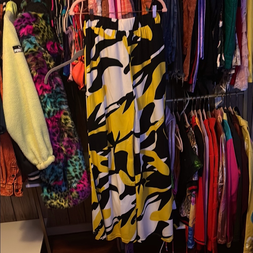 Black, yellow, and white palazzo trouser